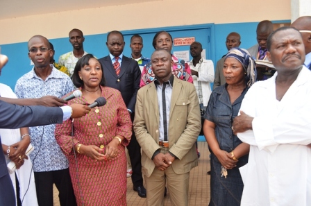 GREVE DU PERSONNEL DES AGENTS DE SANTE

Dr Raymonde Goudou COFFIE visite les hôpitaux d’Abidjan

•	Dr Atté BOKA, juge et partie